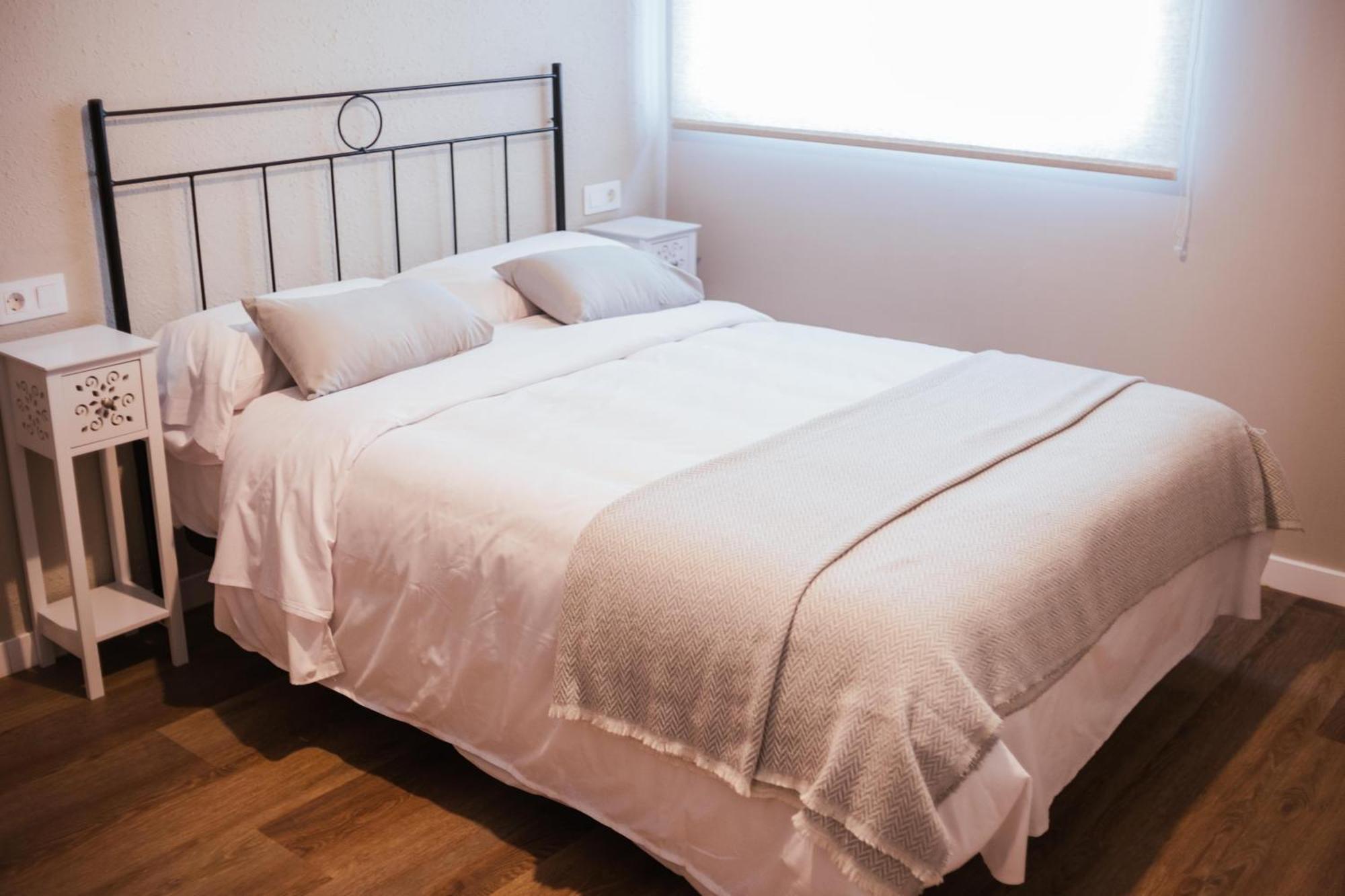 בדאחוז Hostal Entreolivos מראה חיצוני תמונה